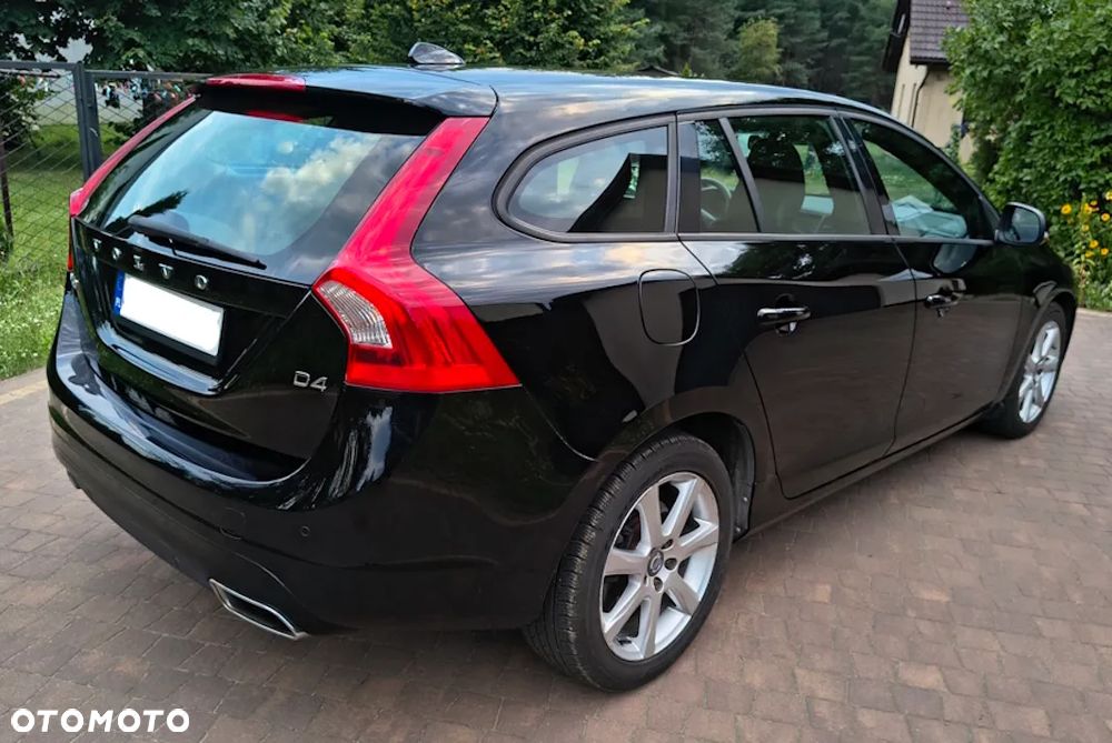 Volvo V60 D4 Drive-E Dynamic Edition (Kinetic) - 3