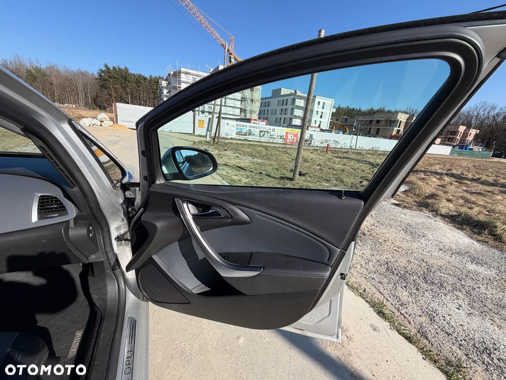 Opel Astra 1.6 T SIDI Cosmo S&S EU6 - 10