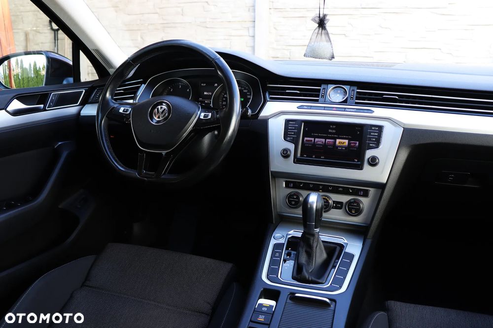 Volkswagen Passat 2.0 TDI SCR DSG Comfortline - 30