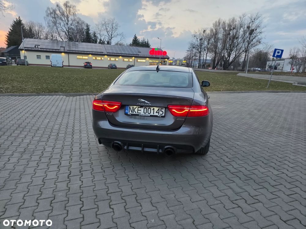 Jaguar XE - 11