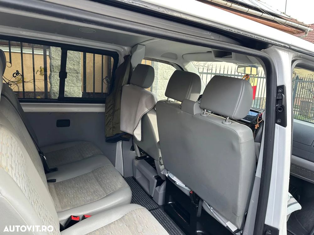 Volkswagen Caravelle - 7