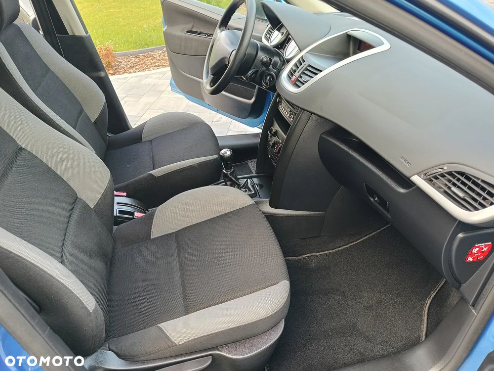 Peugeot 207 - 11