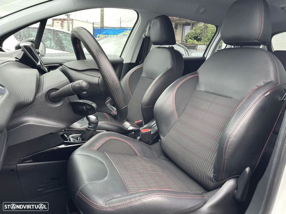 Peugeot 2008 1.2 PureTech GT Line - 21