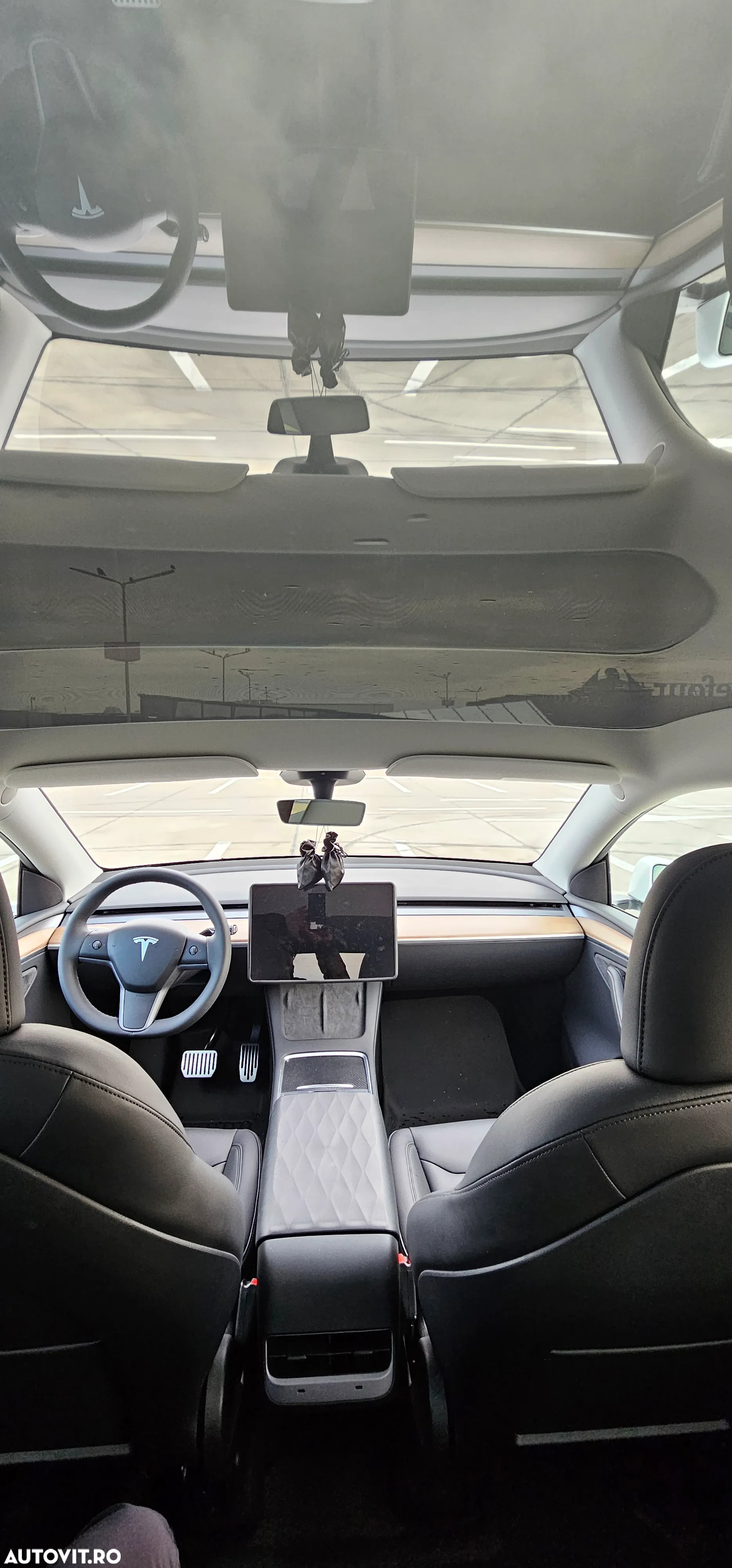 Tesla Model Y - 12