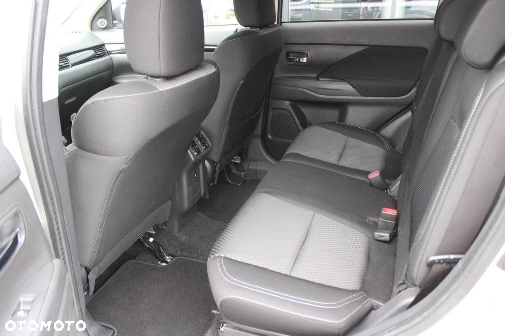 Mitsubishi Outlander - 16