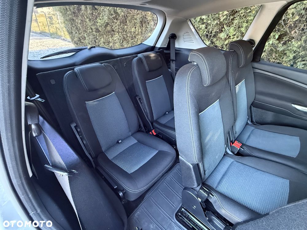 Ford S-Max - 14