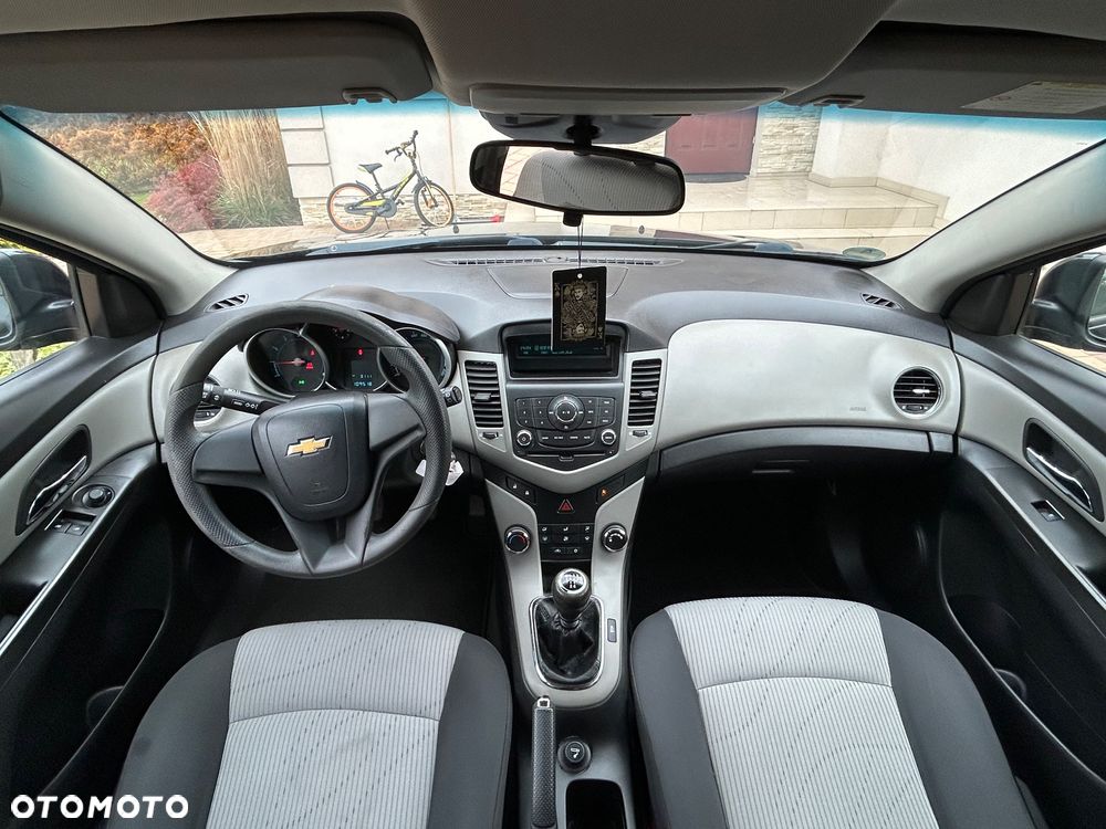 Chevrolet Cruze 1.6 LS+ - 12