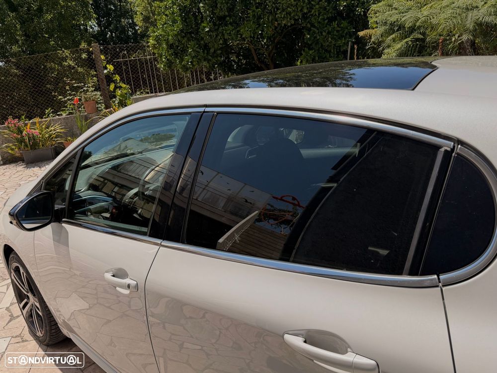 Peugeot 208 1.2 PureTech GT Line - 17