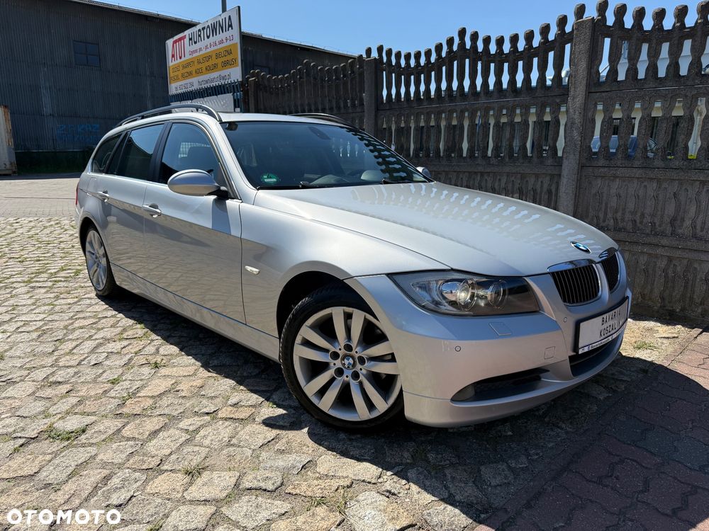 BMW Seria 3 325i - 1