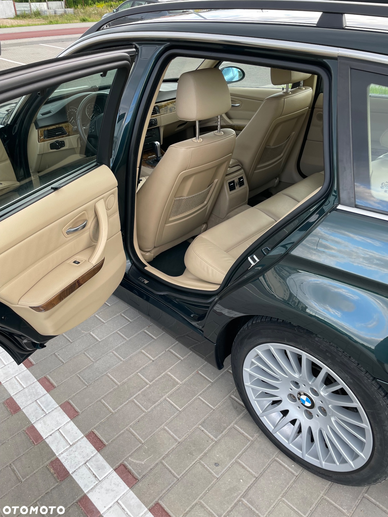 BMW Seria 3 325xi Touring - 9