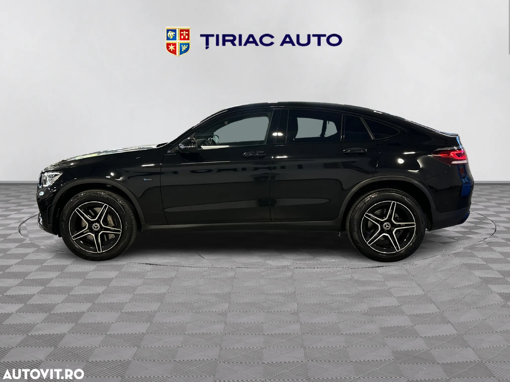 Mercedes-Benz GLC Coupe 300 e 4Matic 9G-TRONIC AMG Line - 2