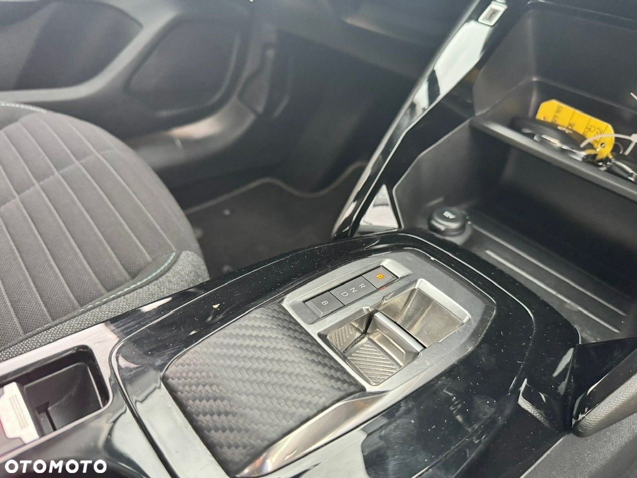 Peugeot 208 - 12