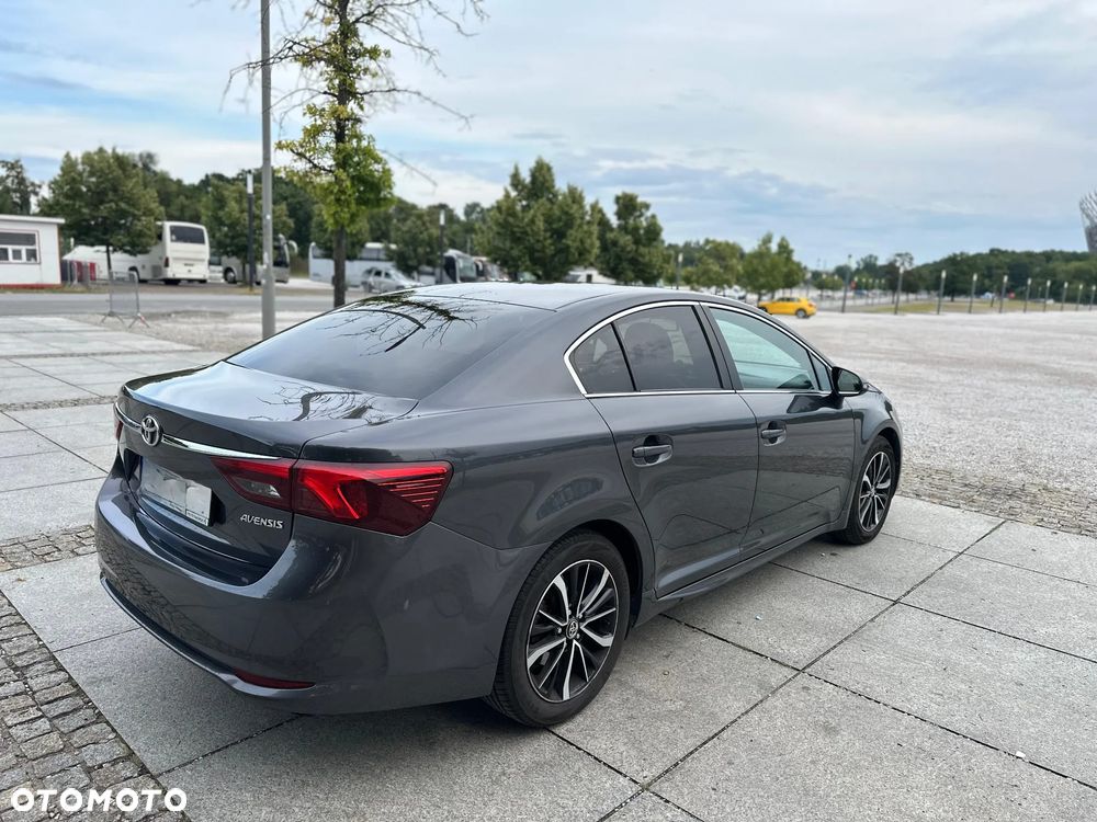 Toyota Avensis 2.0 Premium MS - 11
