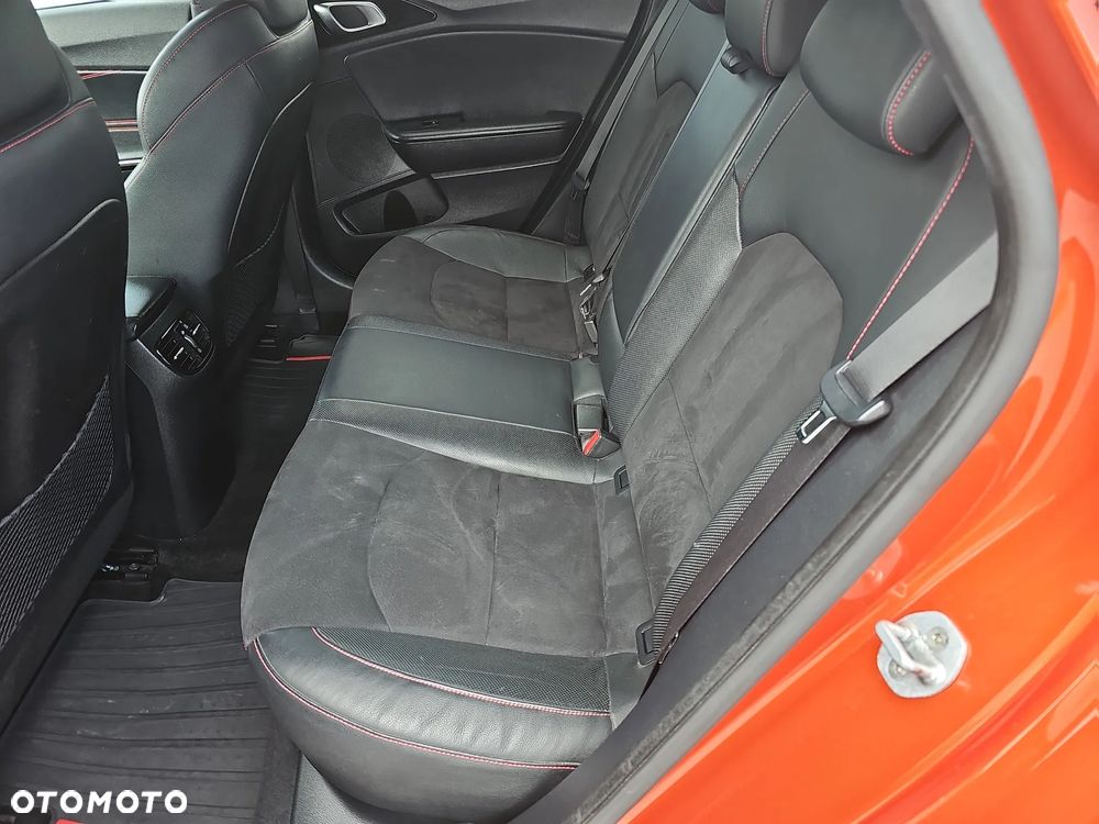 Kia ProCeed 1.6 T-GDI GT DCT - 12