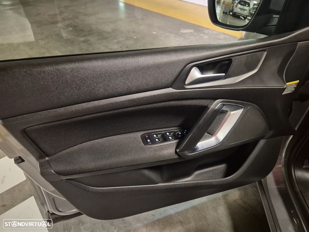 Peugeot 308 SW e-HDi 115 Stop & Start Allure - 25