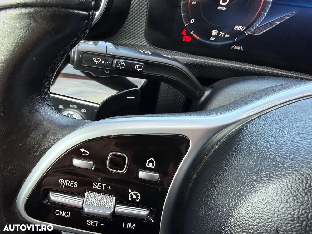Mercedes-Benz CLA 180 - 35