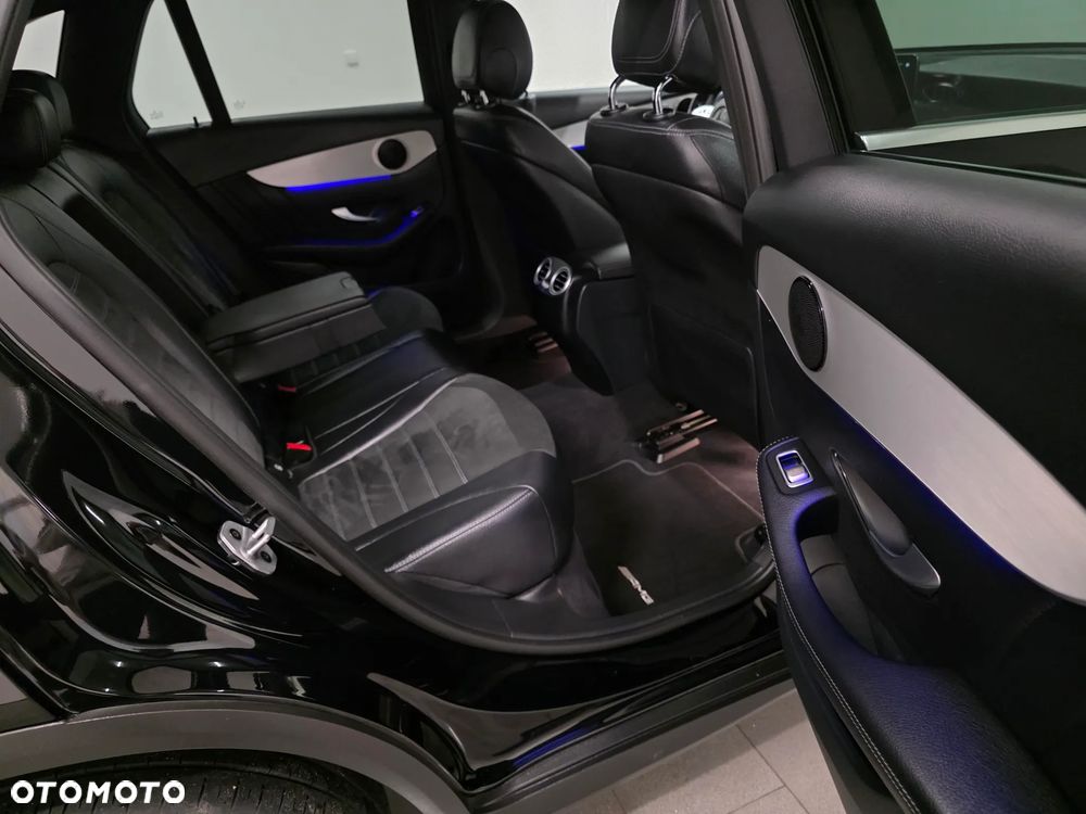 Mercedes-Benz GLC 300 de 4Matic 9G-TRONIC AMG Line Plus - 32