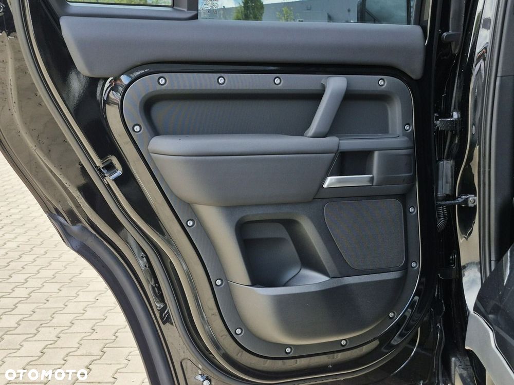 Land Rover Defender 110 D200 S - 23