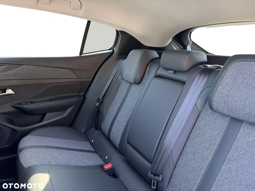 Peugeot 408 1.2 PureTech Allure Pack S&S EAT8 - 17