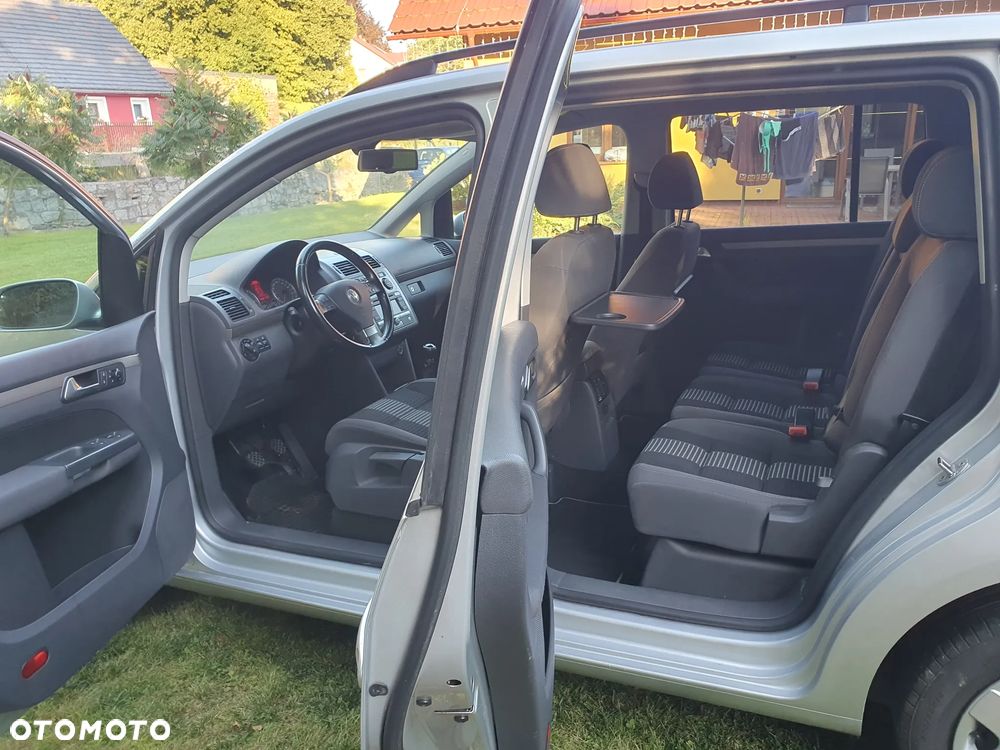 Volkswagen Touran 1.9 TDI DPF Blue Motion United - 8