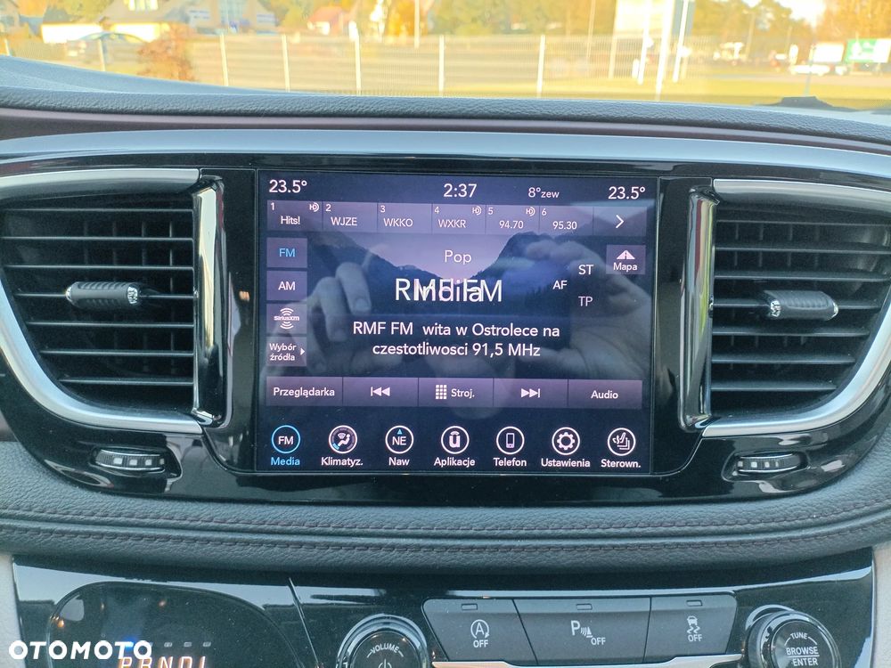 Chrysler Pacifica - 35