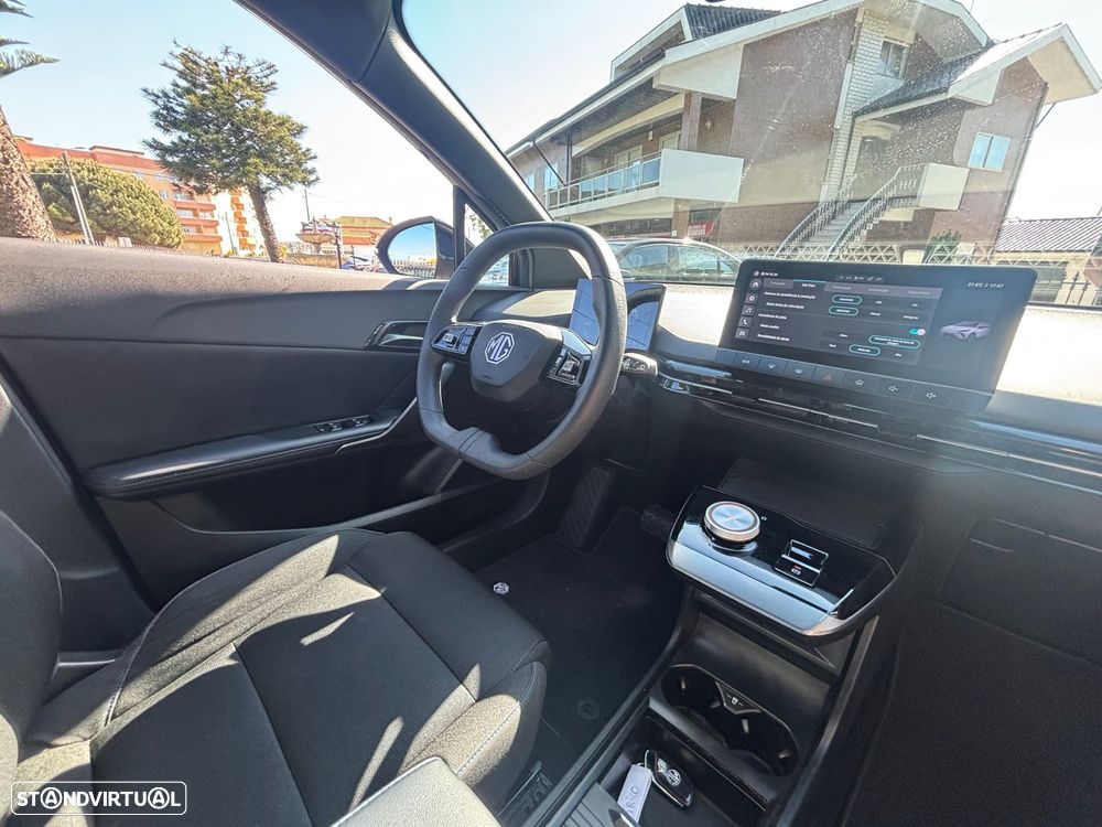 MG MG4 64 kWh Luxury - 19