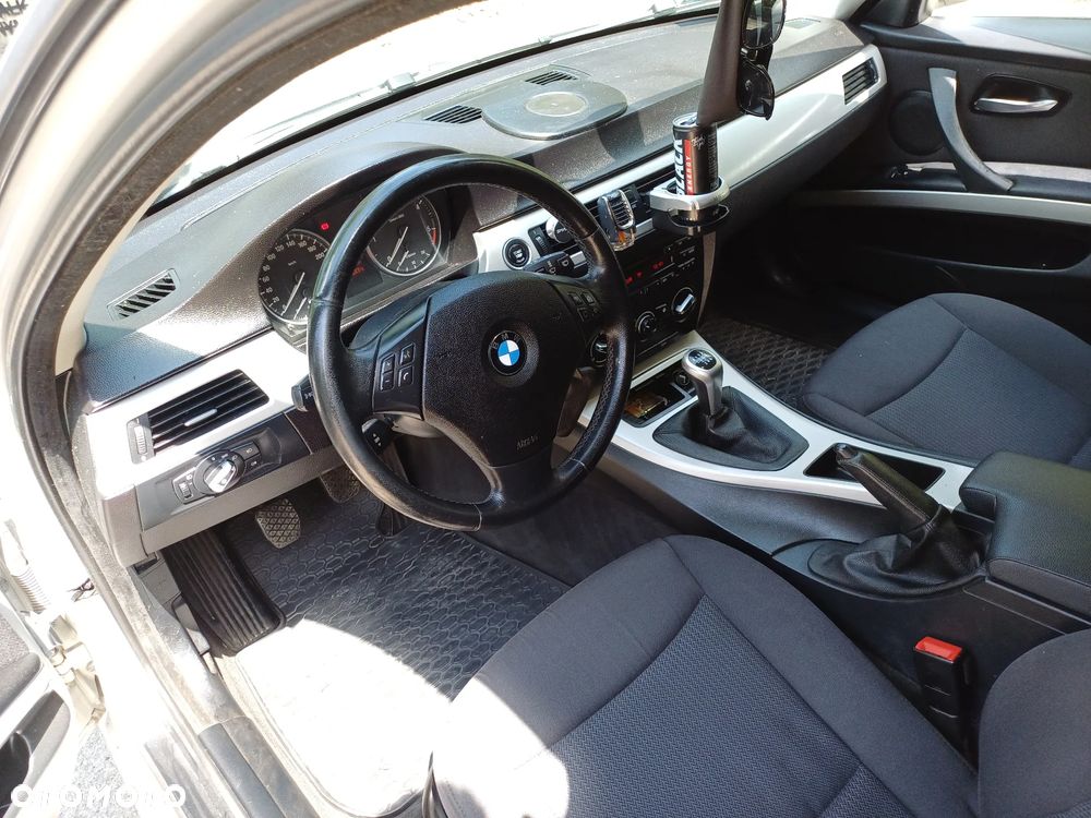 BMW Seria 3 318d - 4