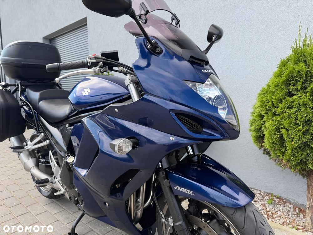Suzuki GSX - 21