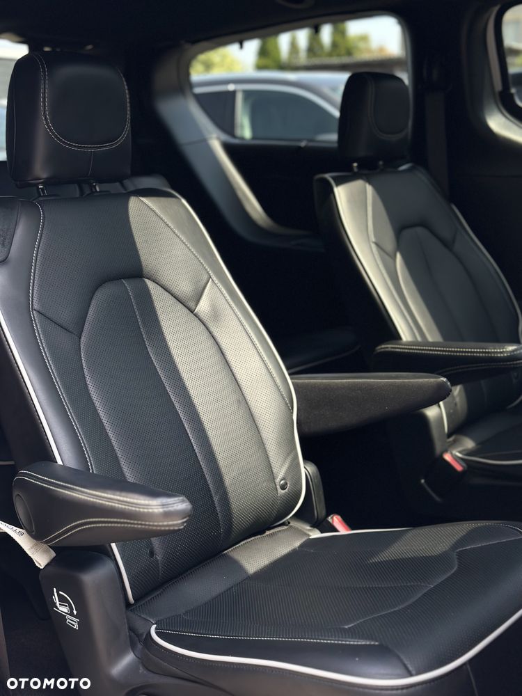 Chrysler Pacifica - 32
