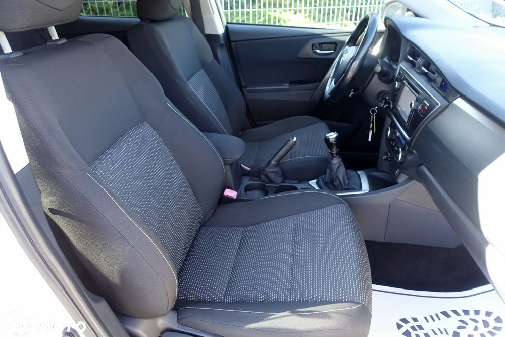 Toyota Auris 1.4 D-4D - 12