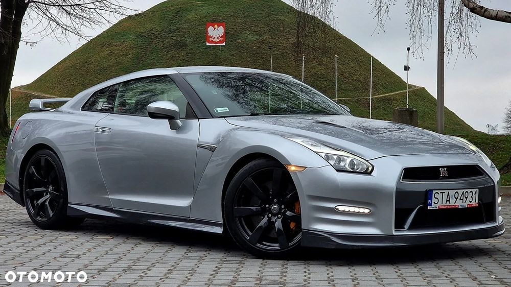 Nissan GT-R - 1