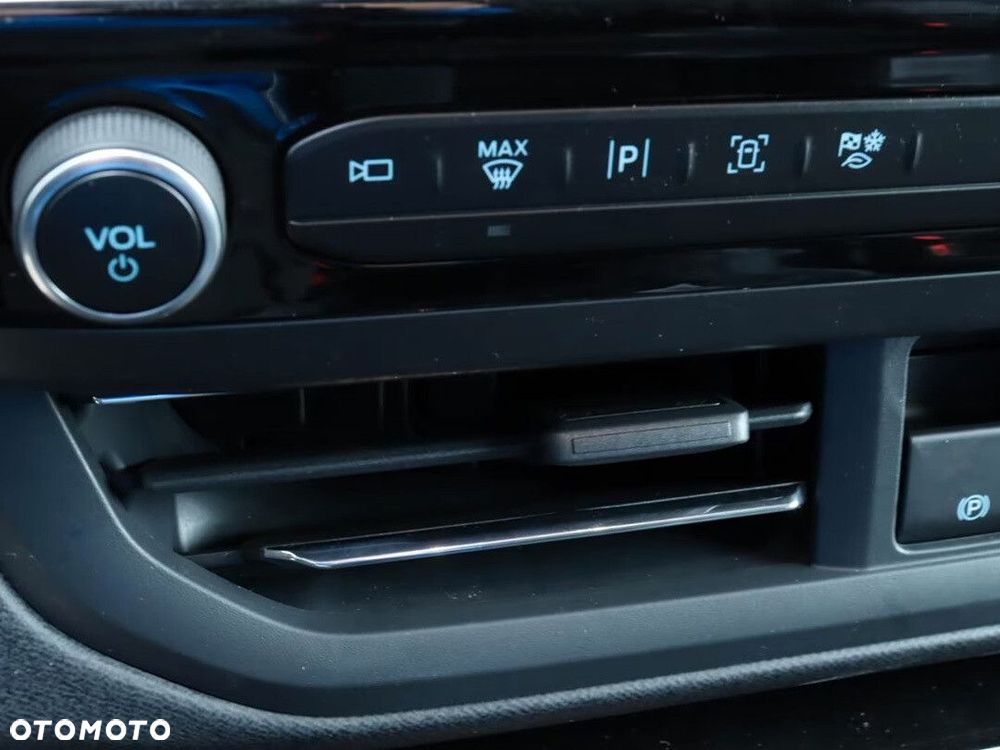 Ford Tourneo Custom - 22