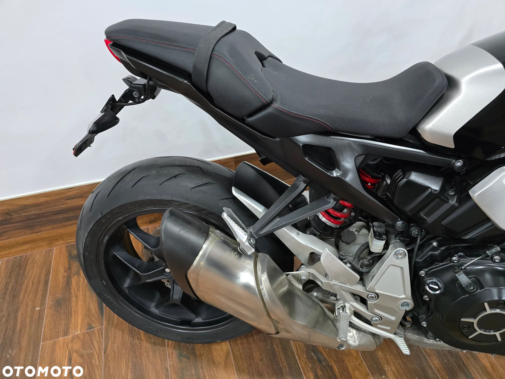 Honda CB - 12