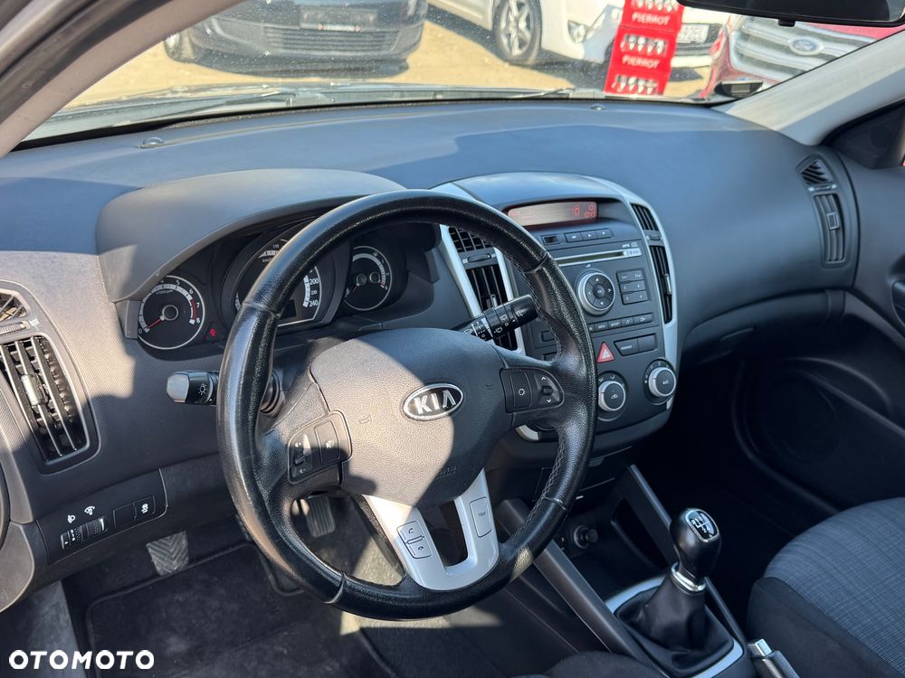 Kia Ceed 1.4 CVVT Attract - 12