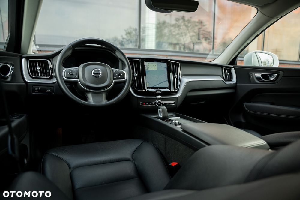 Volvo XC 60 B4 D Geartronic Momentum Pro - 28