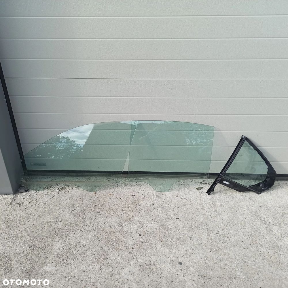 Szyba drzwi lewy LEWA PRZÓD TYŁ BMW 3 G20 G21 G28 G80 G81 na szybie 20r