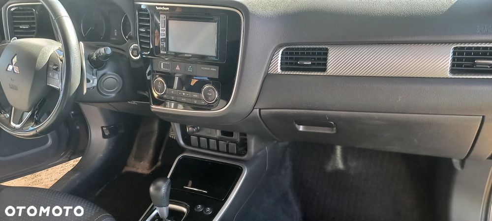 Mitsubishi Outlander - 15