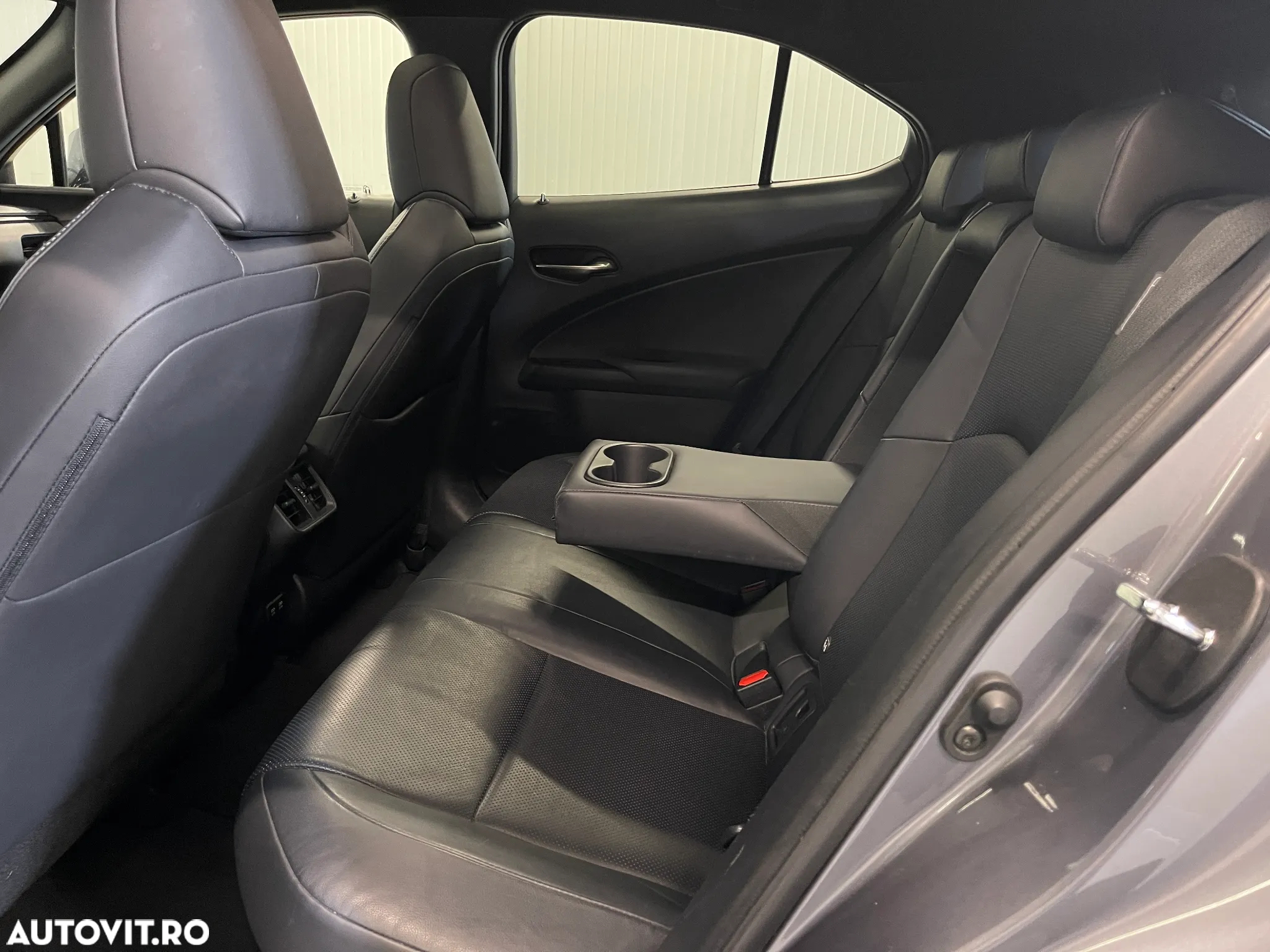 Lexus UX 250h 2.0L HEV 20H- (178 HP) 4X4 CVT Luxury - 12