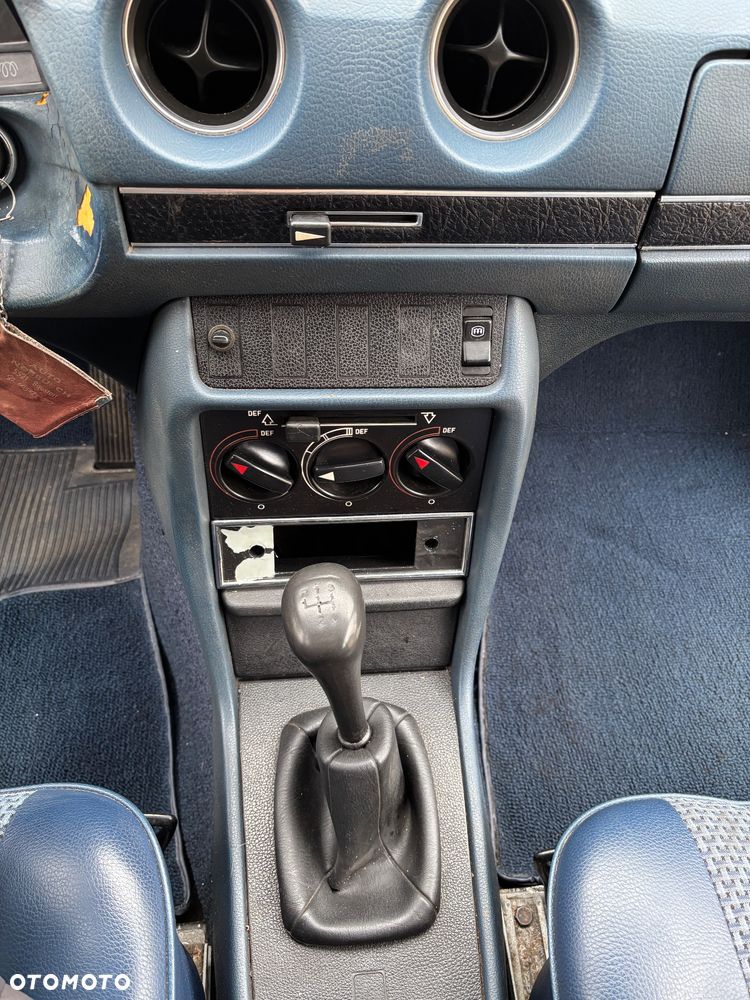 Mercedes-Benz W123 - 17