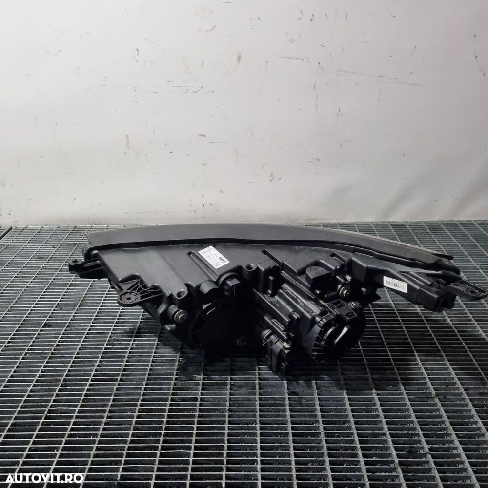 Far Dreapta SsangYong Tivoli 2015 - 2019 SUV 4 Usi (1471) Cu lupă - 3