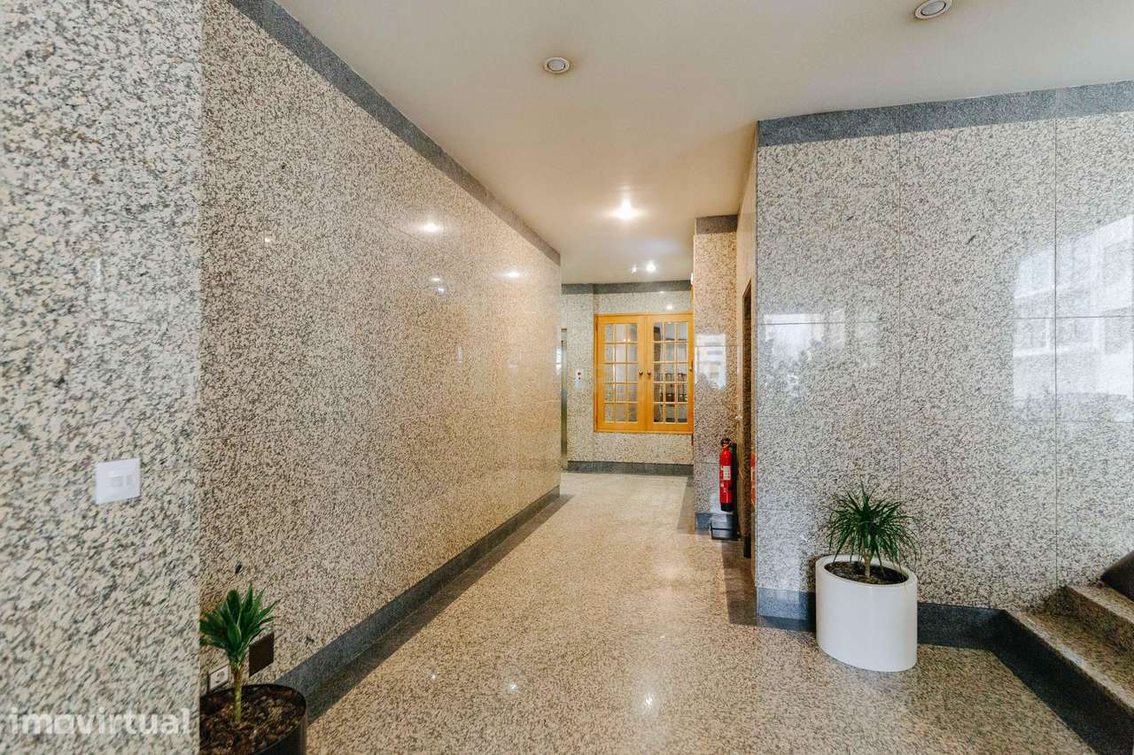 Espaçoso T4 com vista situado no Areeiro, Lisboa - Grande imagem: 4/19