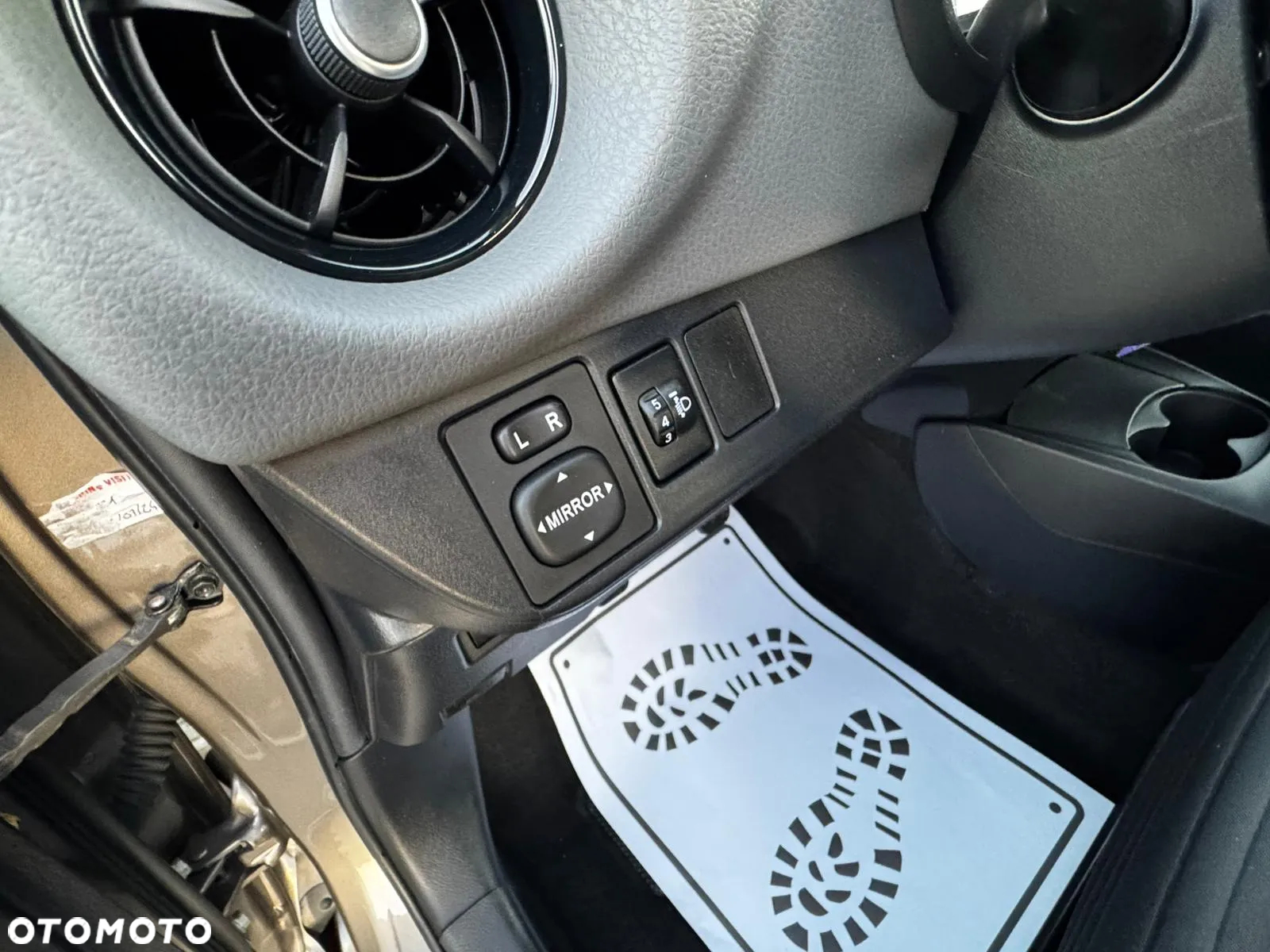 Toyota Yaris - 16