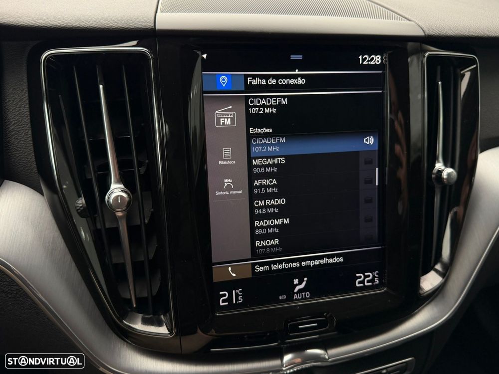 Volvo XC 60 2.0 D4 Momentum Geartronic - 32