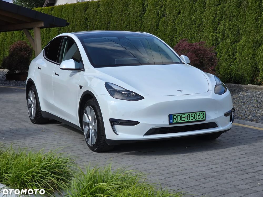 Tesla Model Y Long Range AWD - 1
