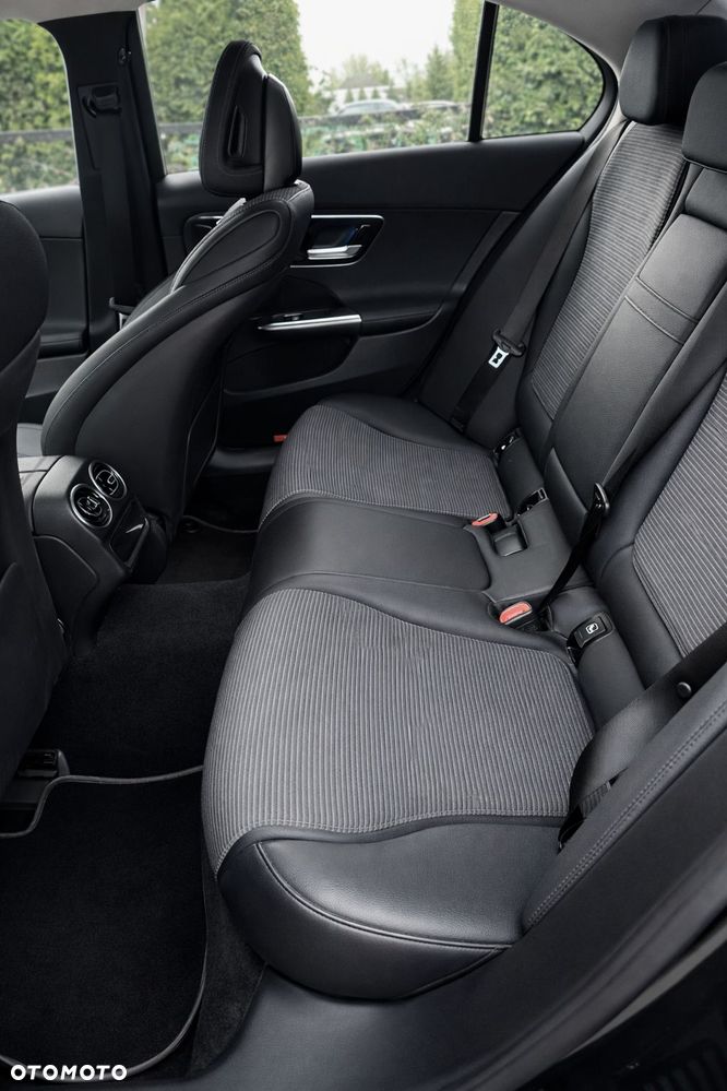 Mercedes-Benz Klasa C 200 mHEV 4-Matic - 3