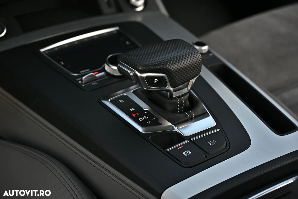 Audi Q5 55 TFSIe quattro S tronic S line business - 36