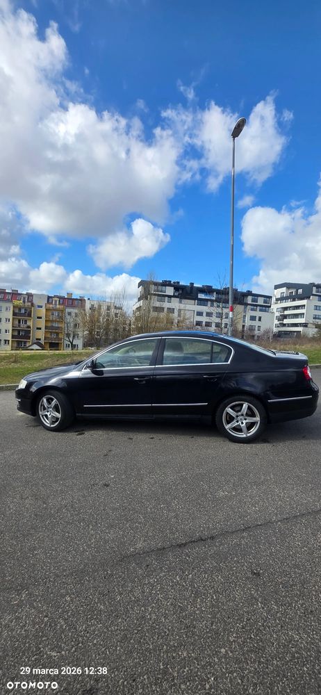 Volkswagen Passat - 1