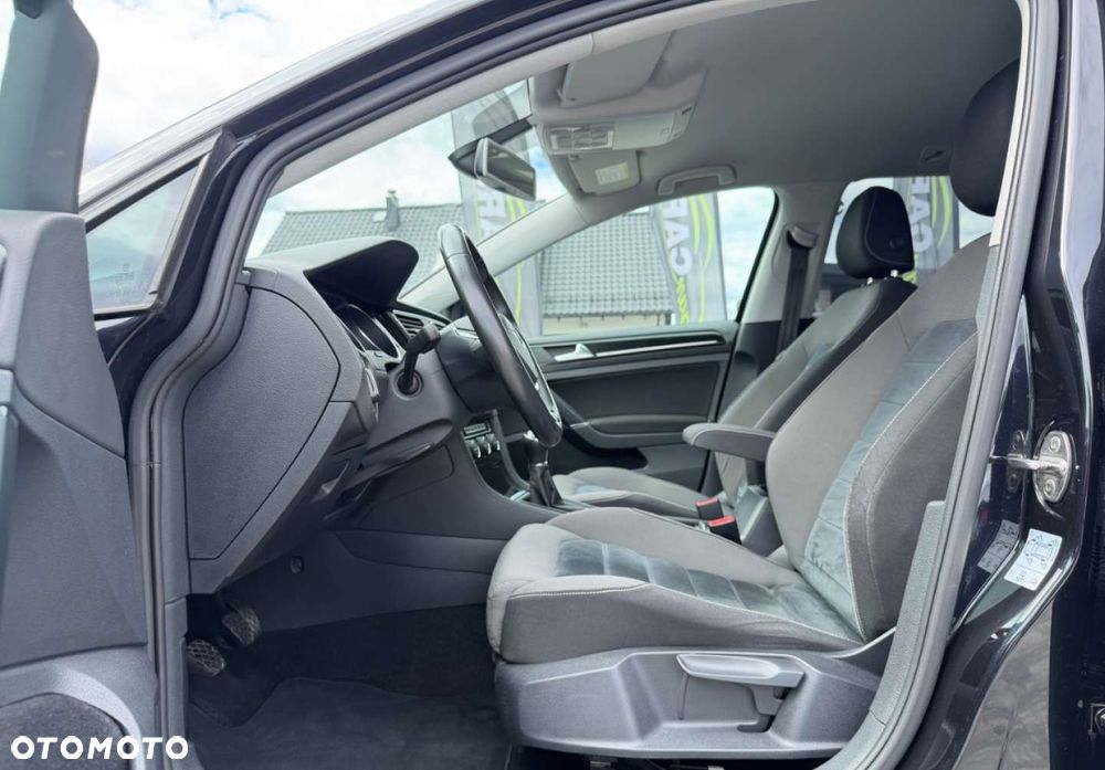 Volkswagen Golf - 10