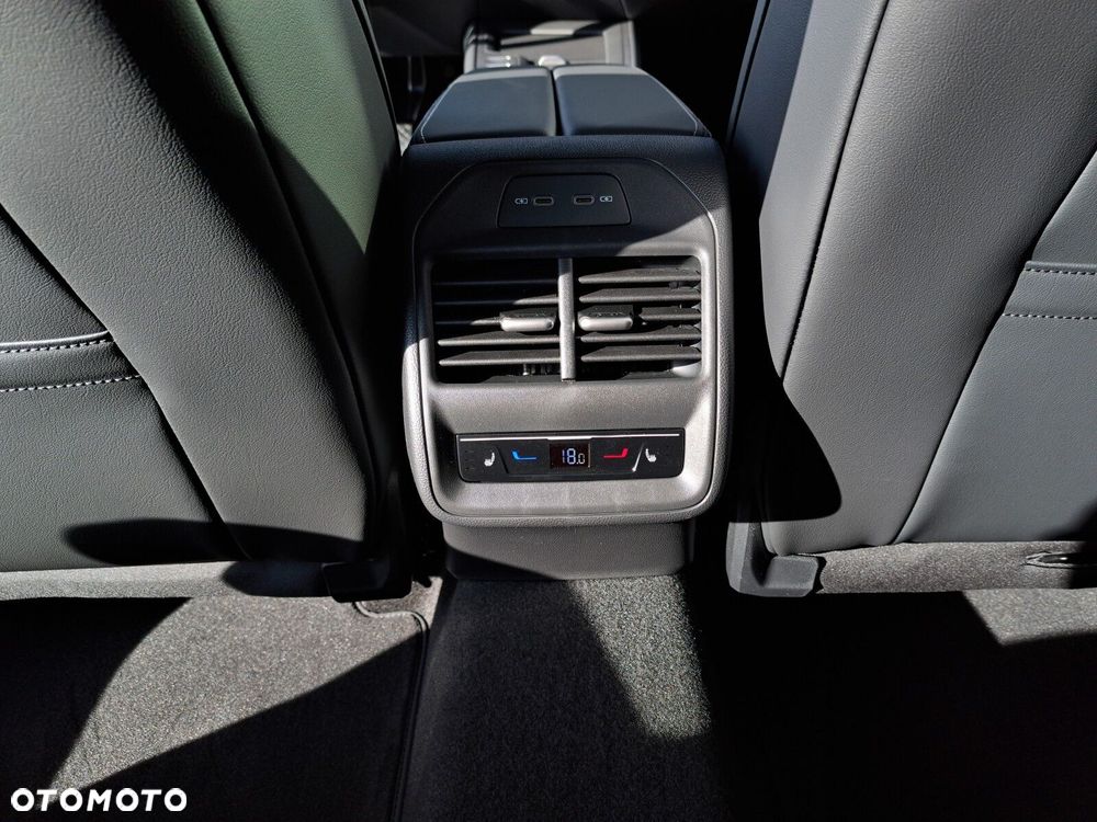 Volkswagen Passat - 35