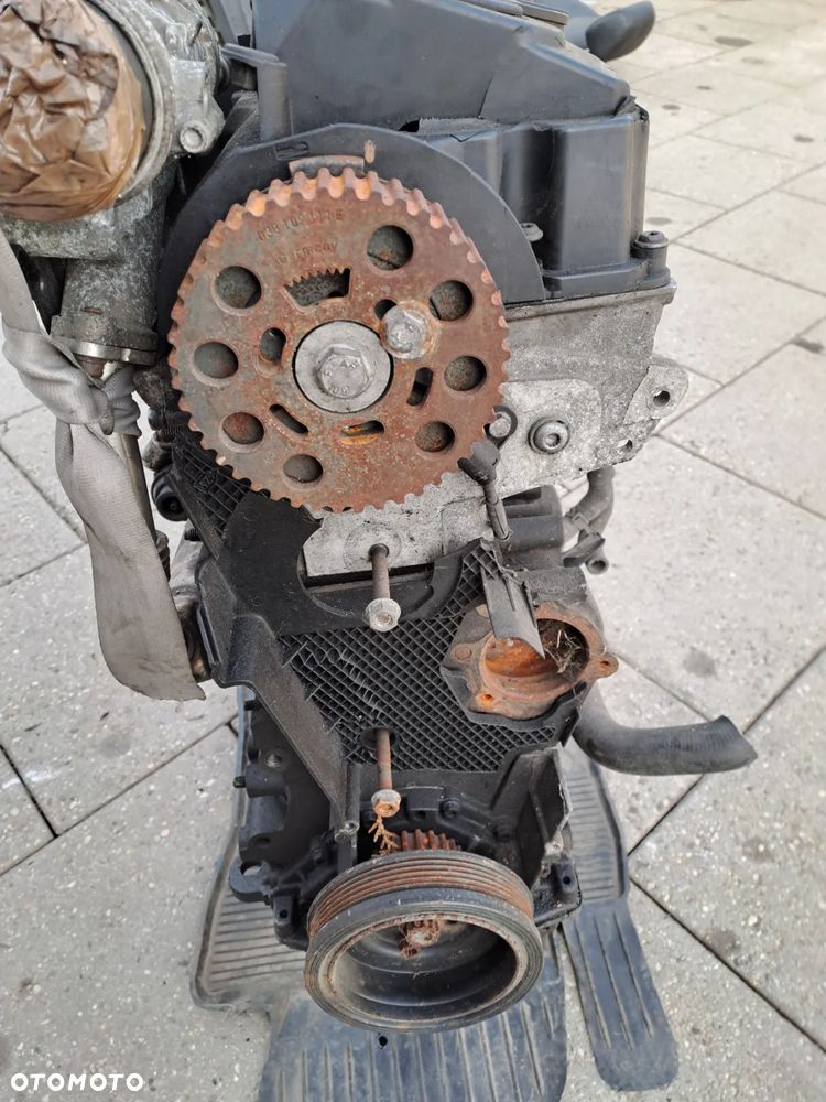 Volkswagen Golf V 1.9 TDi 105KM silnik kod BLS - 2
